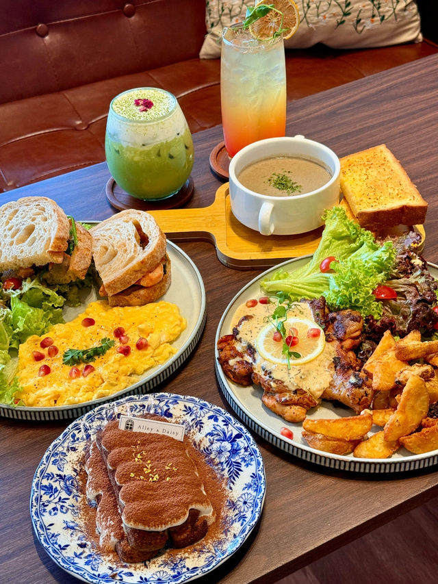 Alley & Daisy Café— European-inspired café