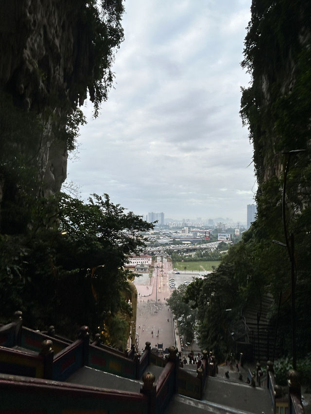 【マレーシア】ヒンドゥー教の寺院・バトゥ洞窟