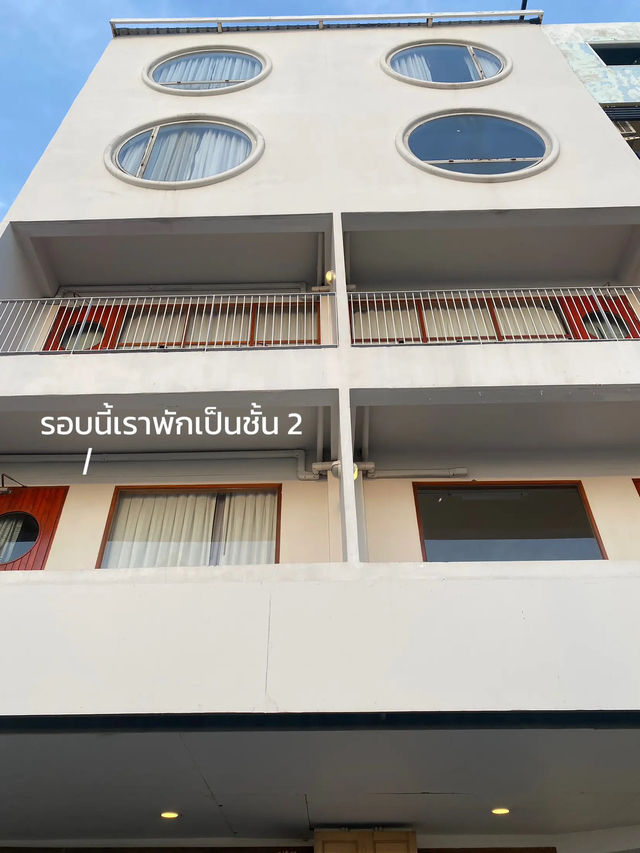 🏝 รีวิวที่พักติดริมทะเลบางแสน สไตล์มินิมอล มูจิ✨