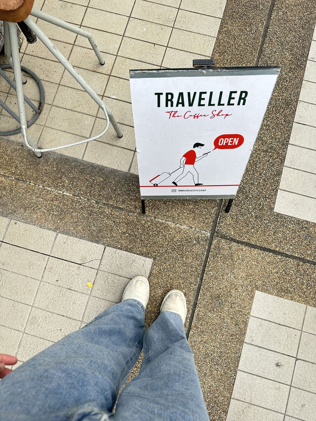คาเฟ่สุดชิคย่านJJ : TRAVELLER The Coffee Shop