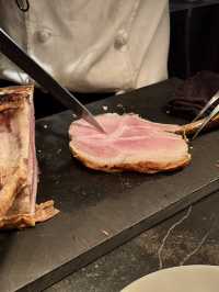 【大阪・梅田】洗練された空間で楽しむ贅沢なビュッフェ「TOMMY STEAKHOUSE & BUFFET 梅田店」