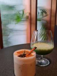 Ayatana cafe คาเฟ่บางแสน Tropical style
