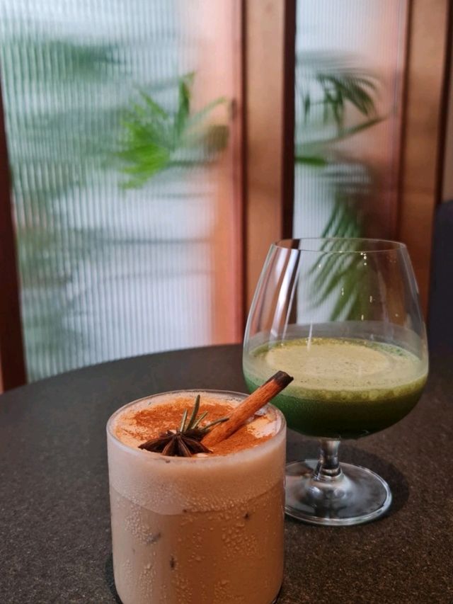 Ayatana cafe คาเฟ่บางแสน Tropical style
