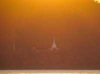ทุ่งหญ้าริมเขื่อนป่าสักชลสิทธิ์ 