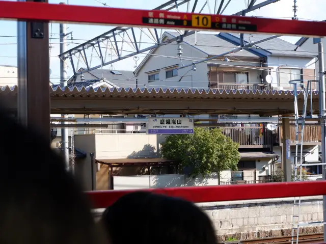 นั่งรถไฟสุดคลาสสิค Sagano Romantic Train 