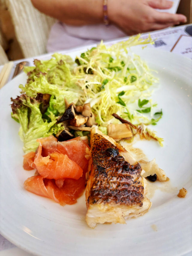 【北角】港島海逸君綽酒店：鮑魚x麵包蟹x生蠔x蟹腳海鮮盛宴自助午餐