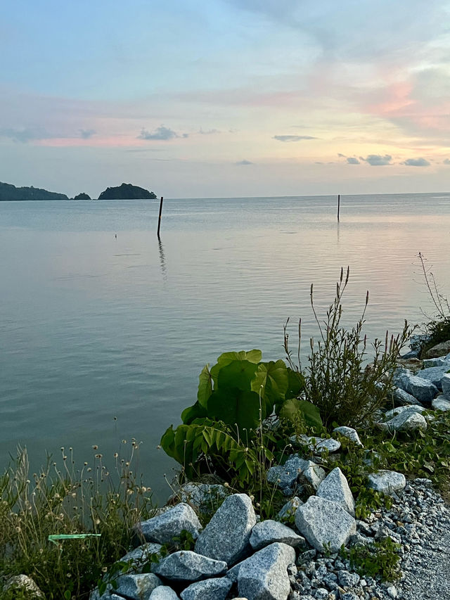 Where the Sea Meets the Sky: Sunset Serenity at Pantai Malindo