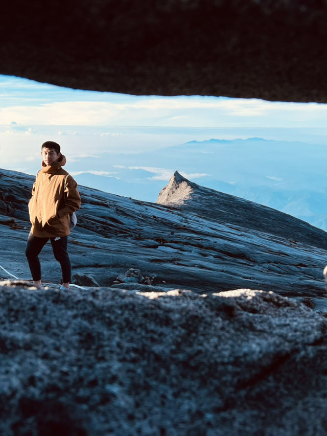 【Mt. Kinabalu：4095m 的自我對話】 ⛰️🚶‍♂️☀️💨