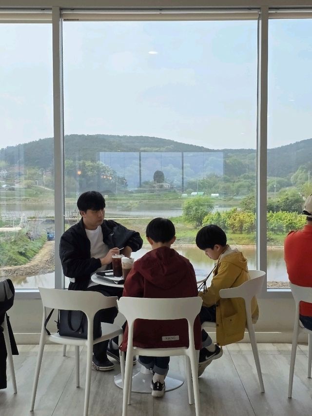 온 가족이 웃음 짓는 달콤한 공간