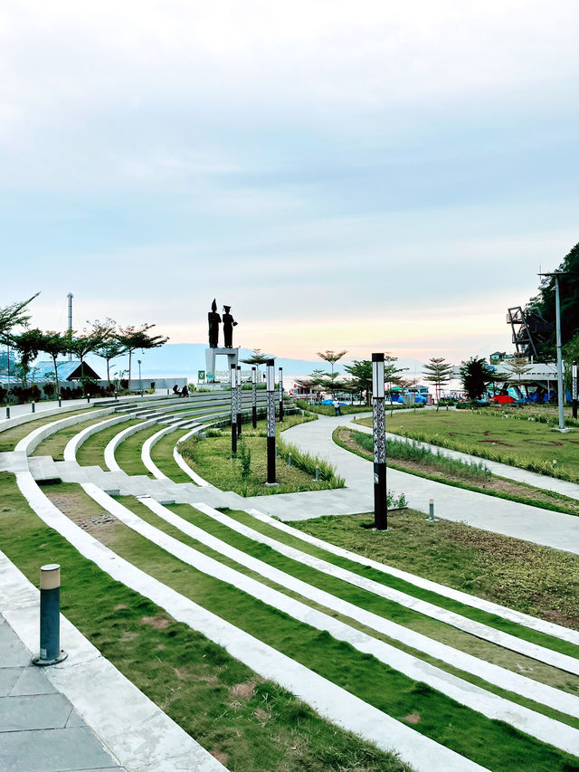 Pantai Bebas Parapat: A Must-Visit Lake Toba Lakeside Park