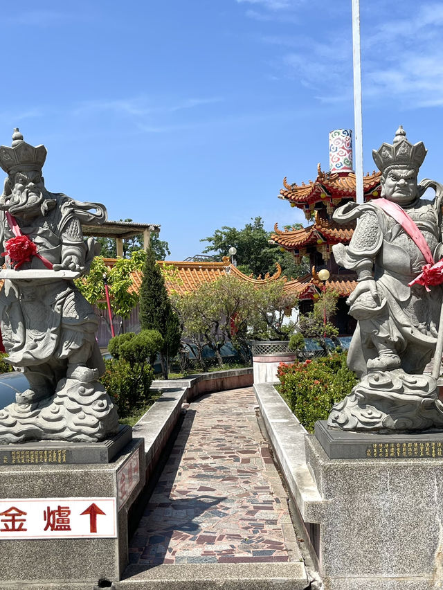 魔幻中國風建築——之💕高雄蓮池潭春秋御閣