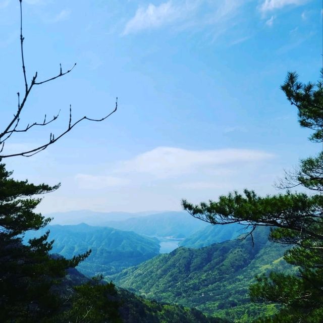 Easy Hike, Great Views, Totally Chill Spot
