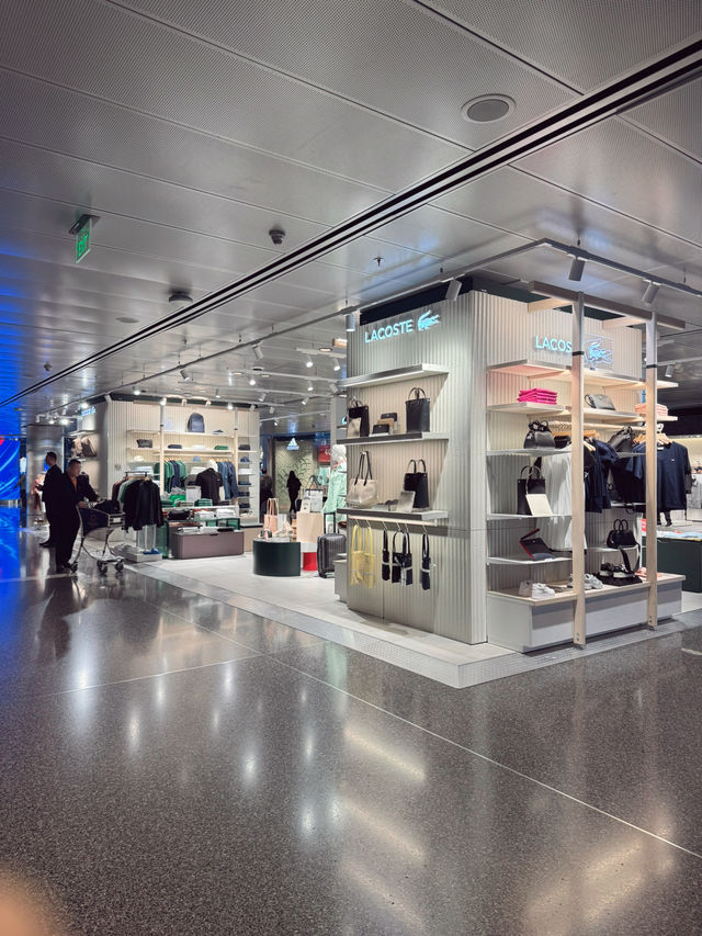 #1 Airport In THE WORLD🤩