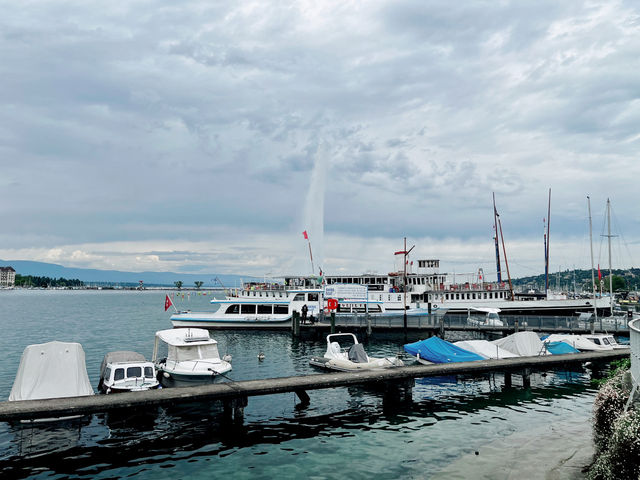 Serene Beauty at Geneva Harbour: A Must-See Lakeside Experience
