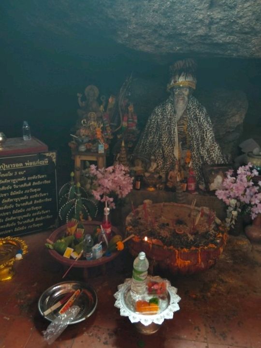 วัดพระพุทธบาทตากผ้า จ.ลำพูน