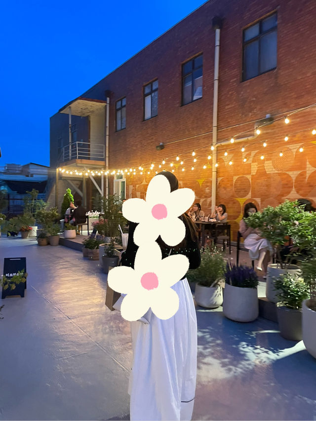 【🇰🇷韓国】広蔵市場にスタバができた‼️雰囲気最高🪔絶対行ってほしい❣️