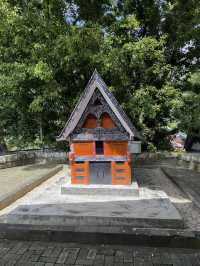 “Step into Batak History: Visit the Old Tomb of King Sidabutar”