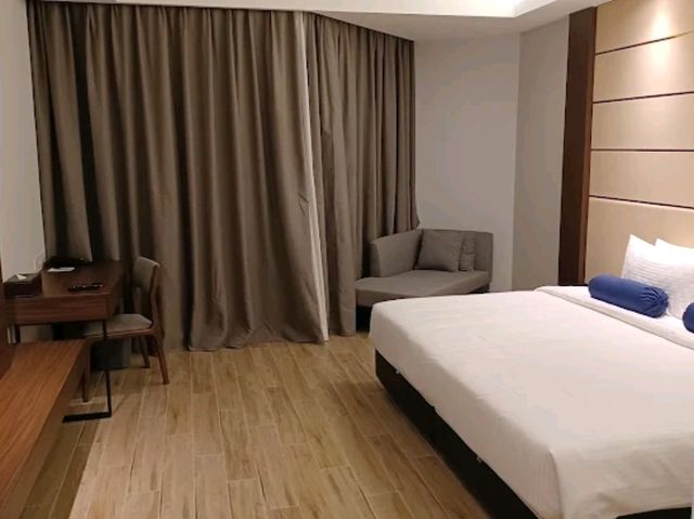 “Pacific Regency Port Dickson: Spacious Beachside Escape with a Splash of Charm”