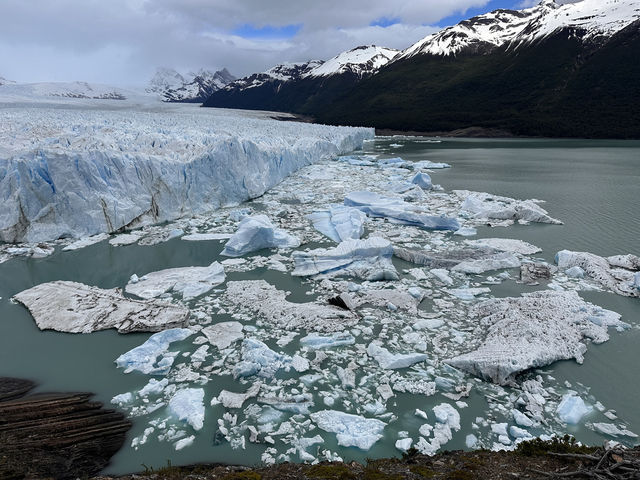 【ペリト・モレノ氷河｜圧巻の氷の壁と迫力の崩落ショー】