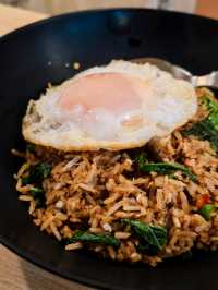 Tonoak ร้านข้าวหมาข้าวแมวกลางสยาม