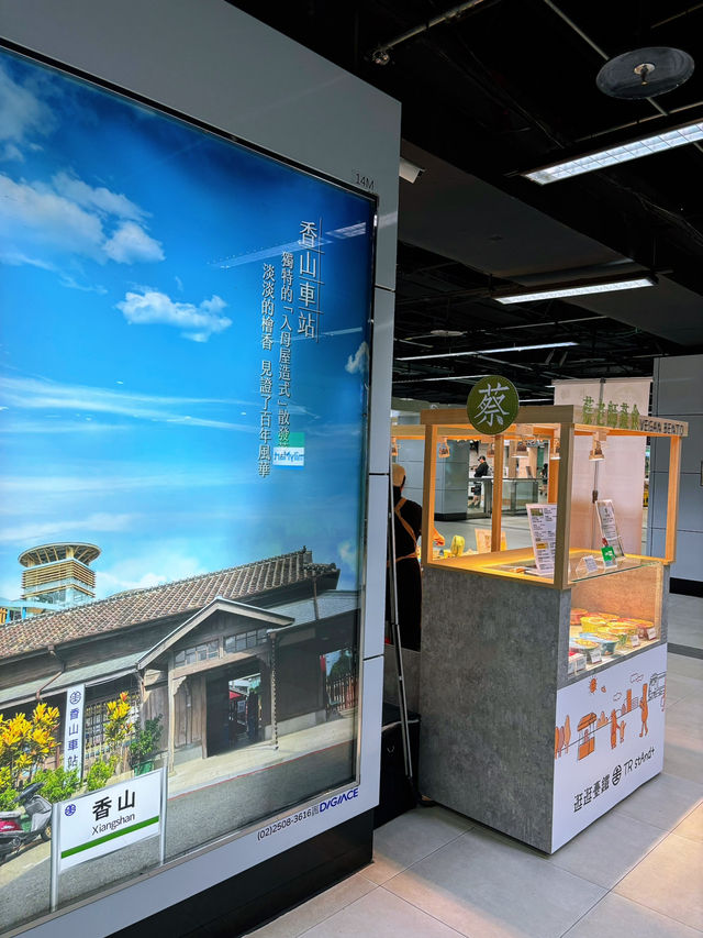 🚉 台北車站大廳｜仰望報時火車與經典字樣，一場意外的城市旅行