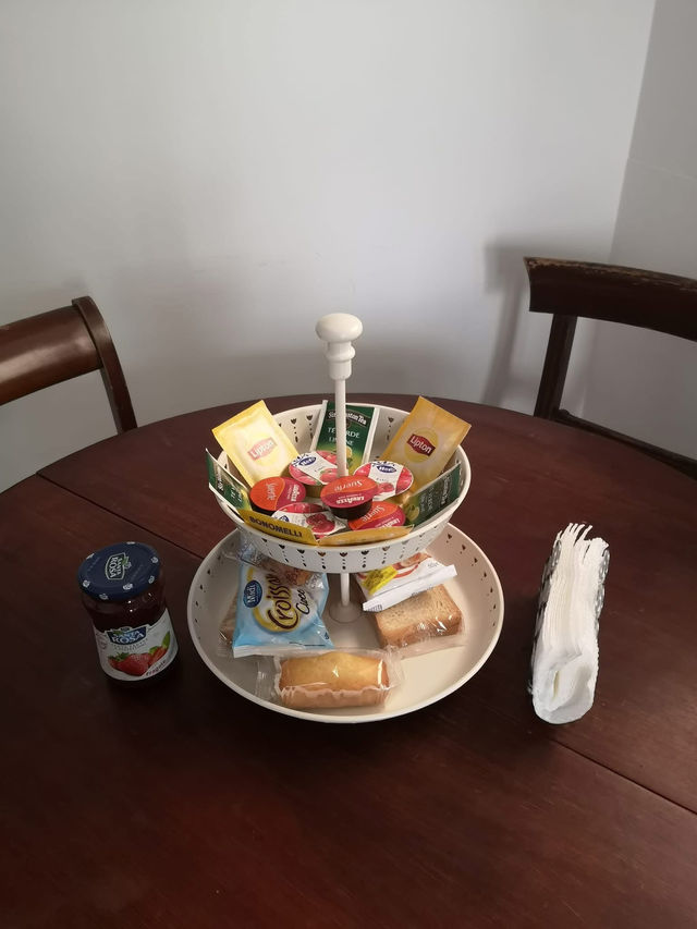 サッシ地区の中心にある隠れ家的なB&B。温かいおもてなしと素朴な魅力が詰まっています。