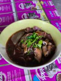 ก๋วยเตี๋ยวป้าแดงรสเด็ด 🍜🔥📍สันทราย เชียงใหม่