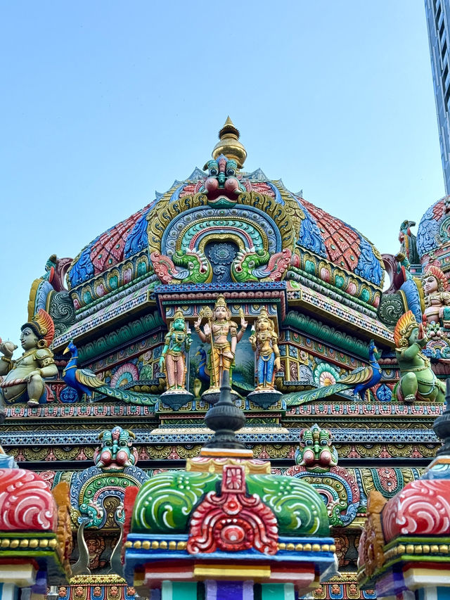 極彩色の南インド寺院！ワットプラシーマハーウマーテウィーで異文化参拝体験