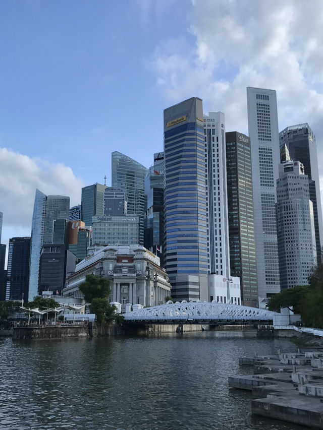 เดินเล่น Marina Bay ชม Merlion พ่นน้ำ 