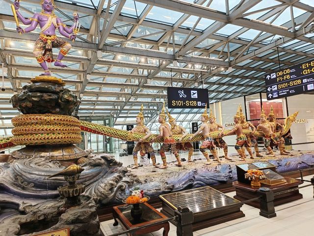 穿越神話與現代的空中之門，素萬那普機場之美。