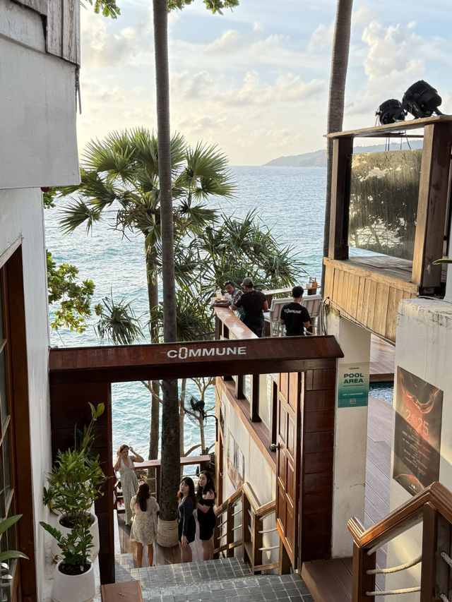 𝙏𝙝𝙚 𝘾𝙤𝙢𝙢𝙪𝙣𝙚 𝙏𝙚𝙧𝙧𝙖𝙘𝙚 & 𝘽𝙖𝙧 🍹