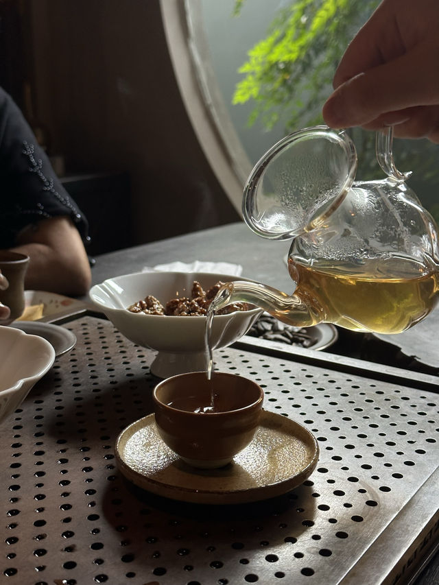 Experience the Charm of a Teahouse in Zhuhai, China 🇨🇳 