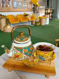A Relaxing Afternoon at Desaru’s Sunny Yellow Café