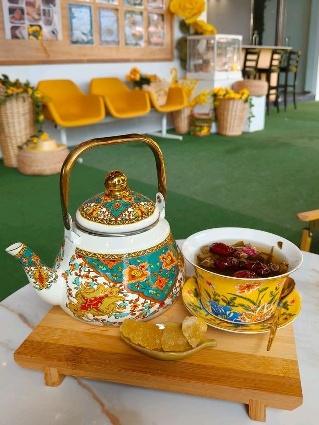 A Relaxing Afternoon at Desaru’s Sunny Yellow Café