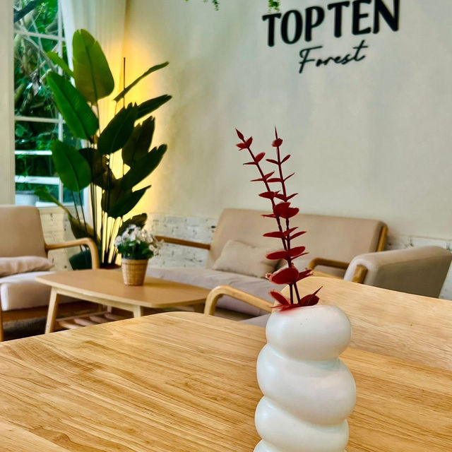 🌳☕ TopTen Forest – คาเฟ่ในสวนเขียวกลางอ่างทอง 