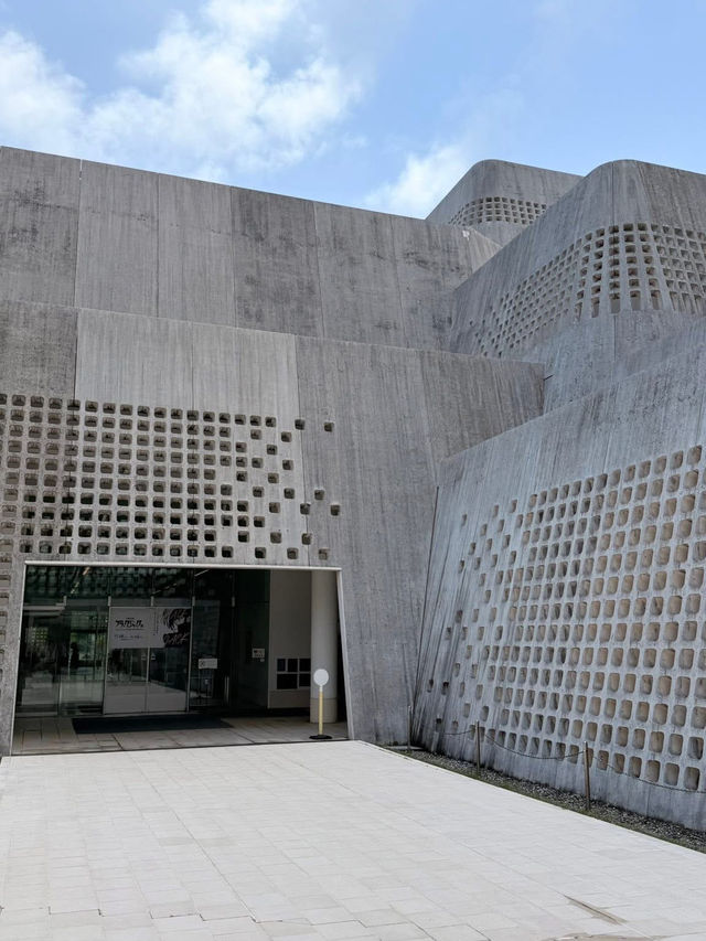 Okinawa Prefectural Museum & Art Museum – A Cultural Gateway to the Ryukyu Islands** 🏛️