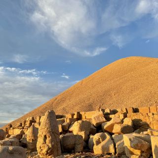 네무르트 산에서 바라본 세계유산과 석양