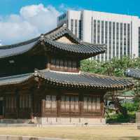 Deoksugung Palace: Where Joseon Meets Modern Seoul – A Solo Traveler’s Timeless Escape"** 🏯🌆