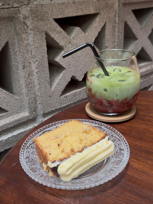 Rustic Vibes, Indoor Trees, and Cat Company: Grind.jb Café in Taman Sentosa