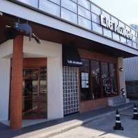  Lie Awake Cafe – ร้านกาแฟเล็ก ๆ
