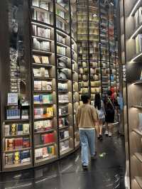 ร้านหนังสือเวทมนตร์ 🪄  Dujiangyan Zhongshuge 📚