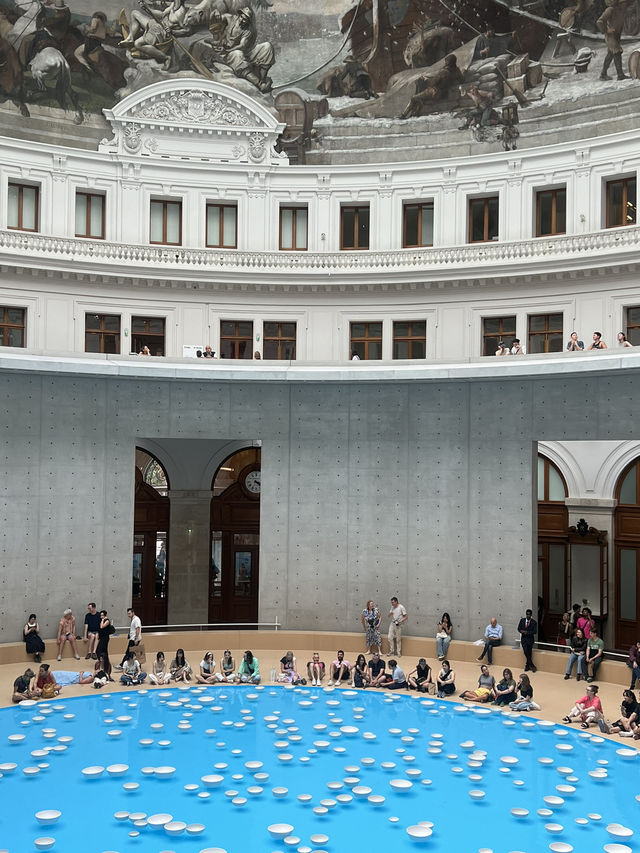 在巴黎皮諾私人美術館體驗沉浸式展覽