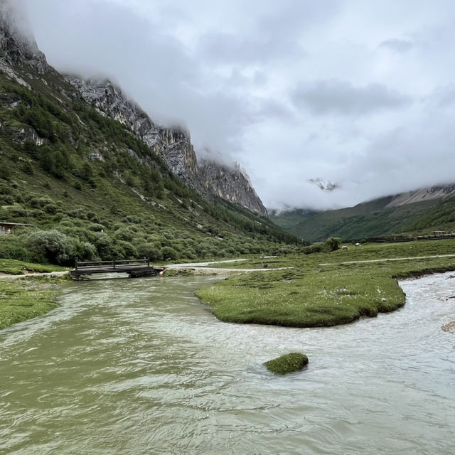  🌄 Gongga Lake (贡嘎错): A Gentle Trek with a Big Reward