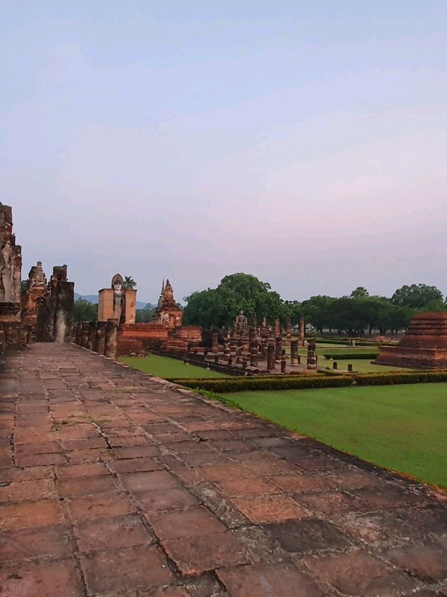 Sukhothai's Ghost General: War Dust, Crickeg Psalms And Art Of Surrender