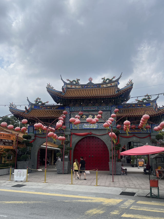 🛕 Serenity in the Heart of Klang: Kwan Imm Temple Hidden Among Timeworn Walls