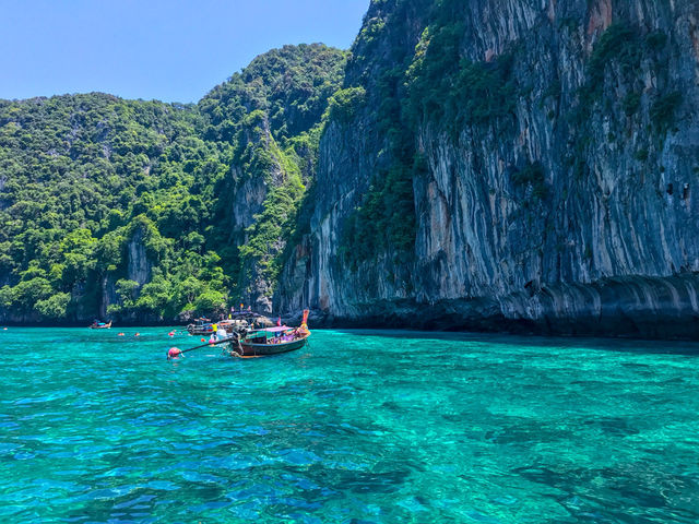 息をのむ美しさ！ピピ島の「エメラルドの海」に魅せられて💎🌊