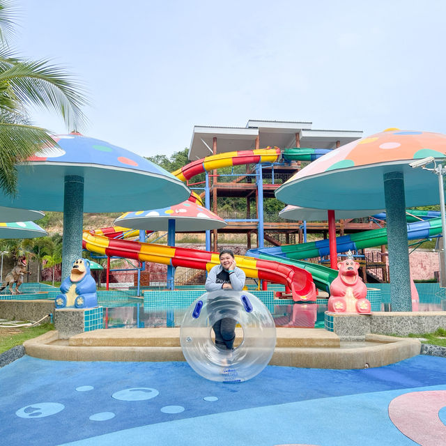ที่พักพร้อมสวนน้ำใหญ่ที่สุดในแก่งกระจาน  Together 