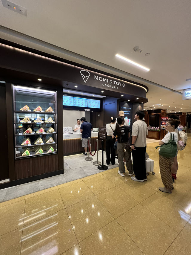 呢間以入口即溶可麗餅而聞名嘅甜品店 melt-in-your mouth crepes 大家一定要嚟試吓