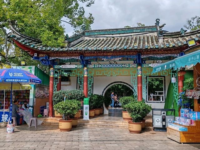 Kunming Green Lake Park: Pavilions and Towers Reflecting Charmingly in the Emerald Lake