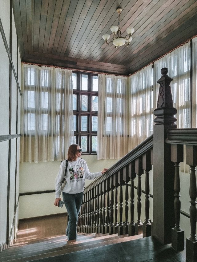 Governor's House: A Journey to the Past 🕰️